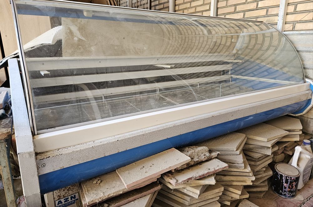 Холодилник витринни