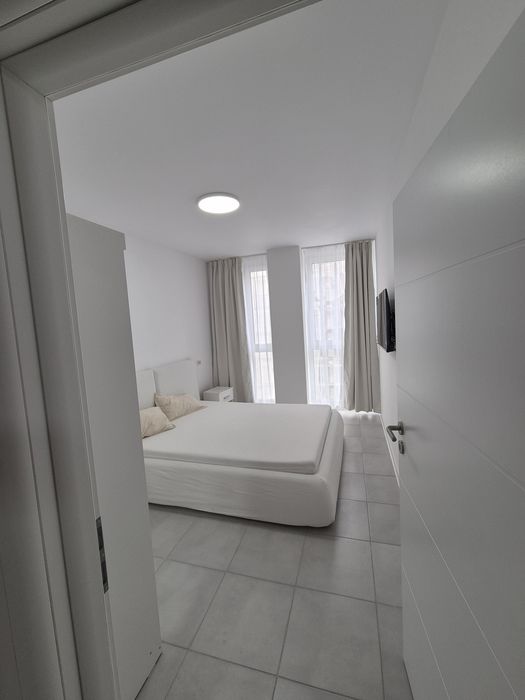 Proprietar inchiriez apartament si loc parcare campeador Torontalului Metro