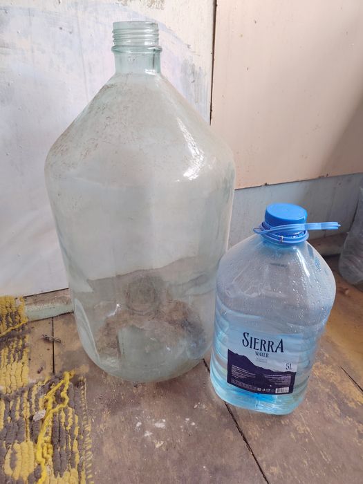 Продам стеклянный бутыль