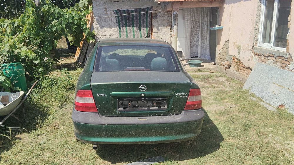 Vectra B din 1996 pentru dezmembrare