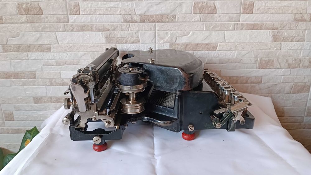 Стара пишеща машина Adler Mod.7 - Made in Germany - 1939 година - Антика
