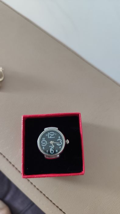 Женский кольцо часы