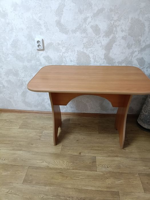 Продается стол размер 105х65х73