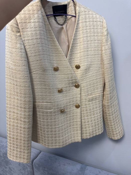 Твидовый костюм продаетсЯ