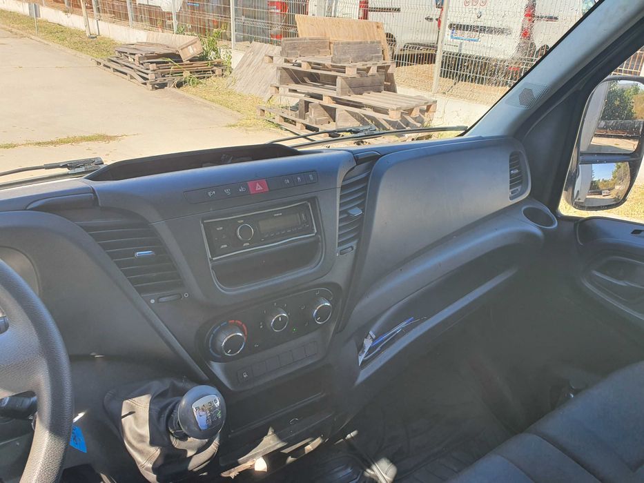 Autoutilitara Iveco Daily 35 C15 cu prelata