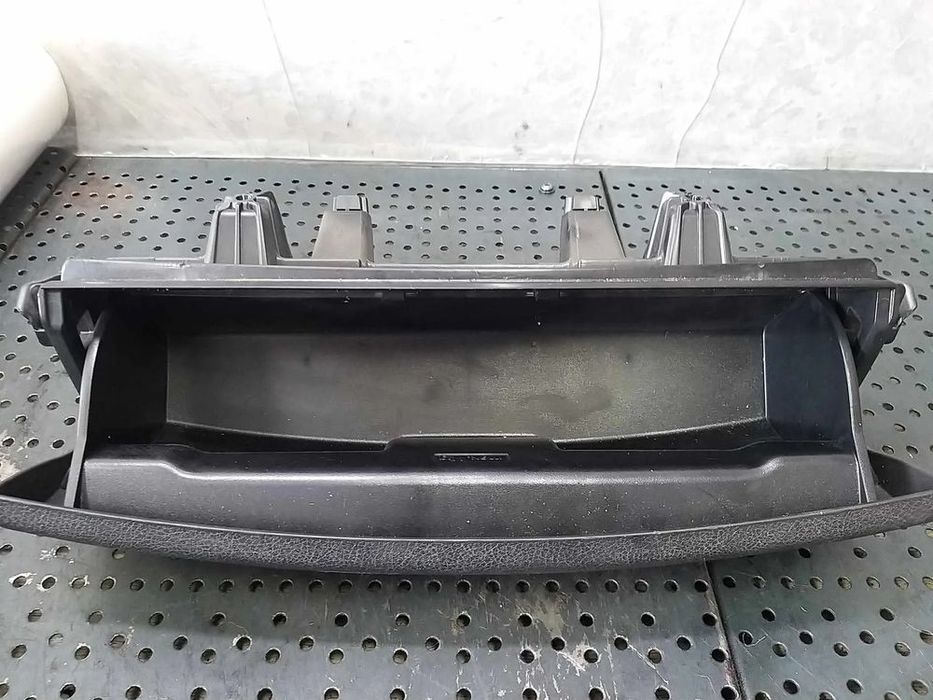 Compartiment spatiu depozitare sub scaun audi a6 c7 4g 8k0882601c