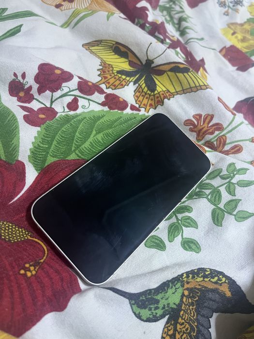 Продам айфон 13