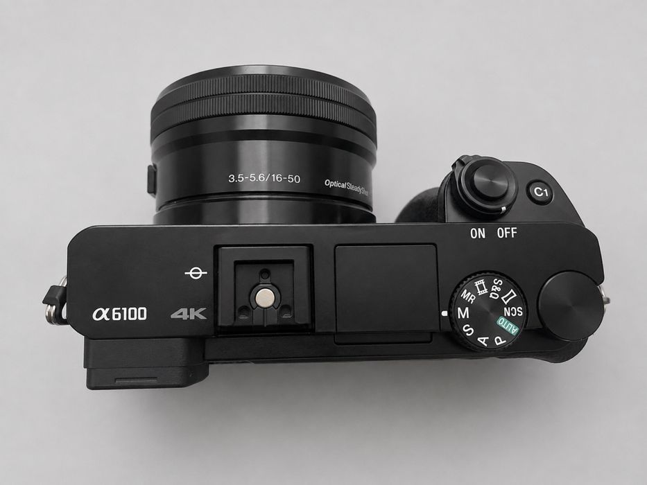 Sony Alpha a6100 + Sony 16–50mm OSS | 24.2 Мп | 4K