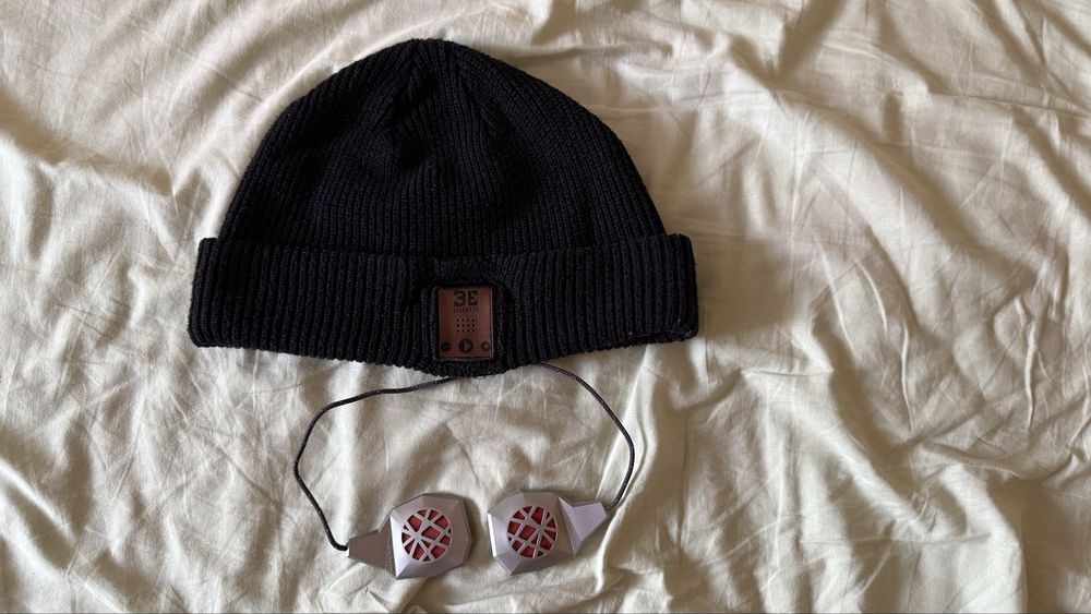 Продавам зимна шапка с Bluetooth слушалки