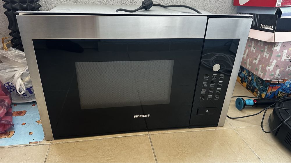 Микровълнова за вграждане SIEMENS -ДЕФЕКТ
