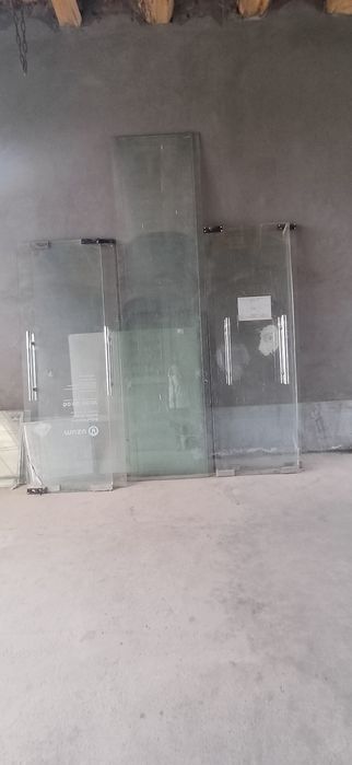 Стеклянные двери