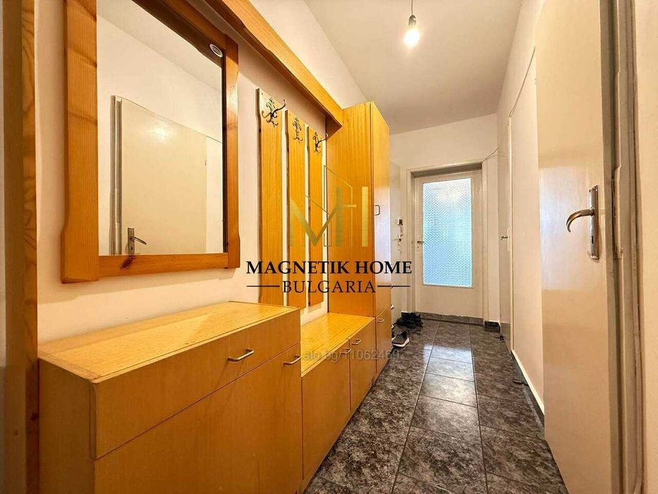 Приветлив двустаен апартамент до Младежки дом и у-ще Иван Вазов в ж.к. Възраждане