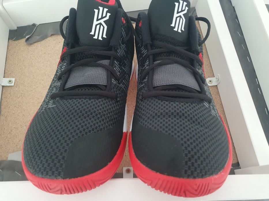 Маратонки Nike Kyrie Flytrap II