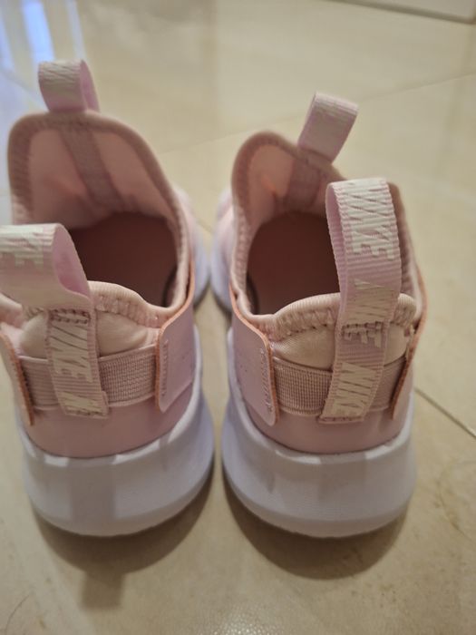 Нови маратонки Nike, р.32
