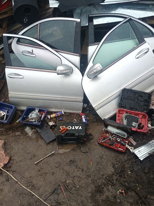 Vând piese Mercedes w203