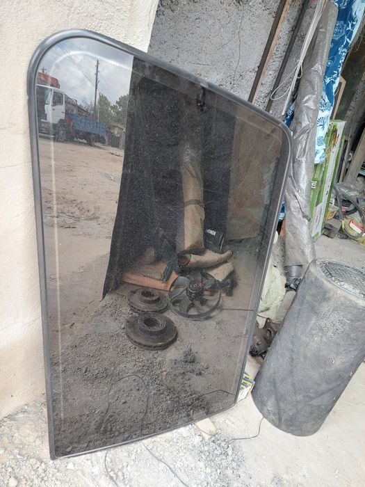 Продам  боковое стекло на паджеро 2