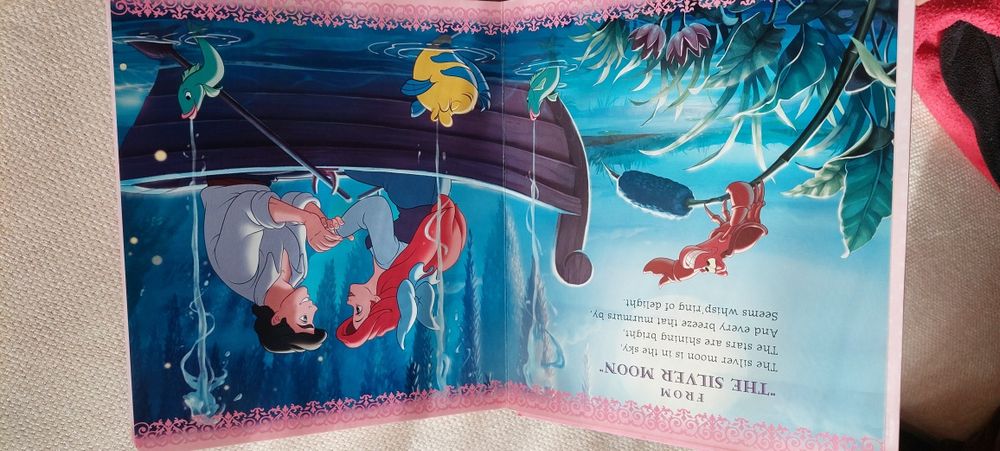 DISNEY с принцеси и диск - книжка за деца на английски език