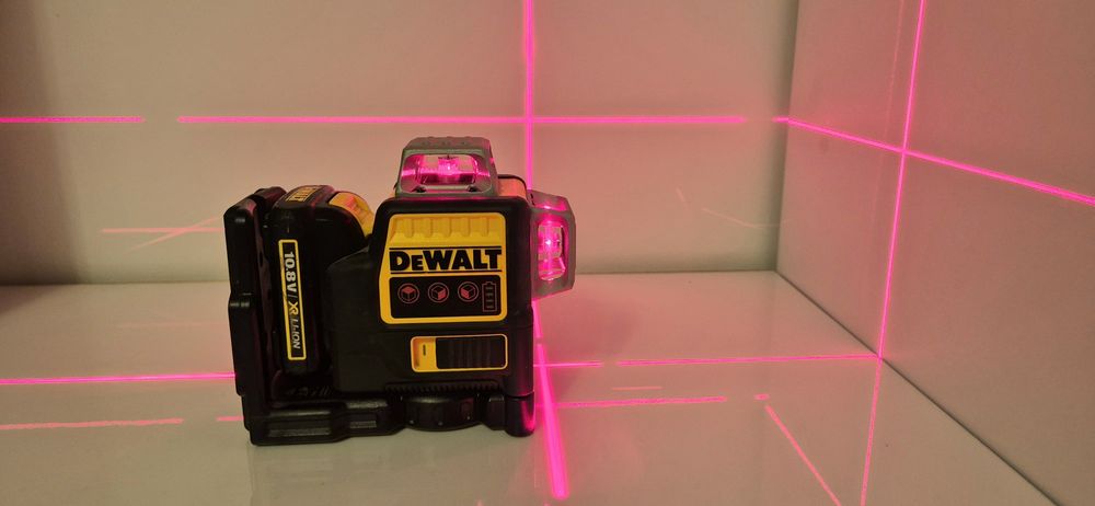 Laser dewalt cu lumina verde sau rosie