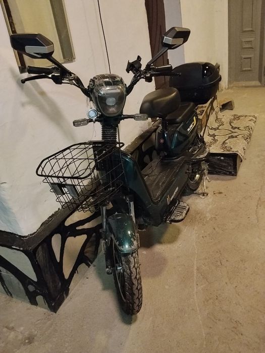 Muraveynik va skuter sotiladi.