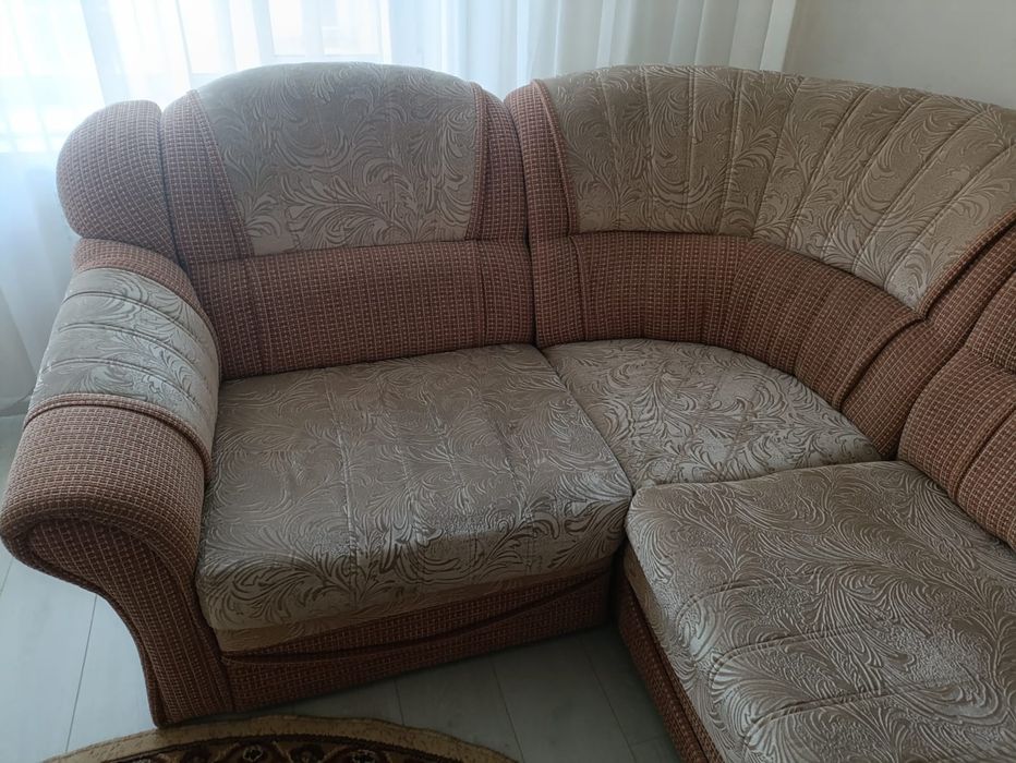 Продам угловой диван и кресло