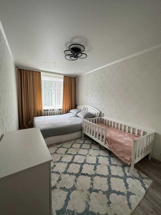 Продам 4 комнатную квартиру