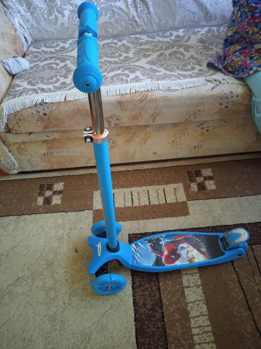Продам детский самокат почти новый.