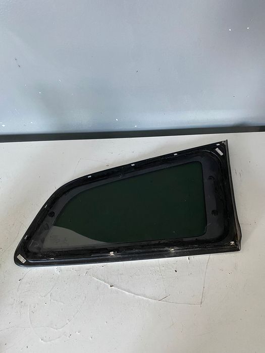 Geam spate laminat stanga cu crom VOLVO V60 2019 32132158