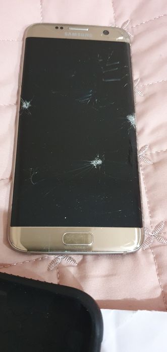 самсунг s7 edge спукано му е предното стакло ина4е работи батерията да