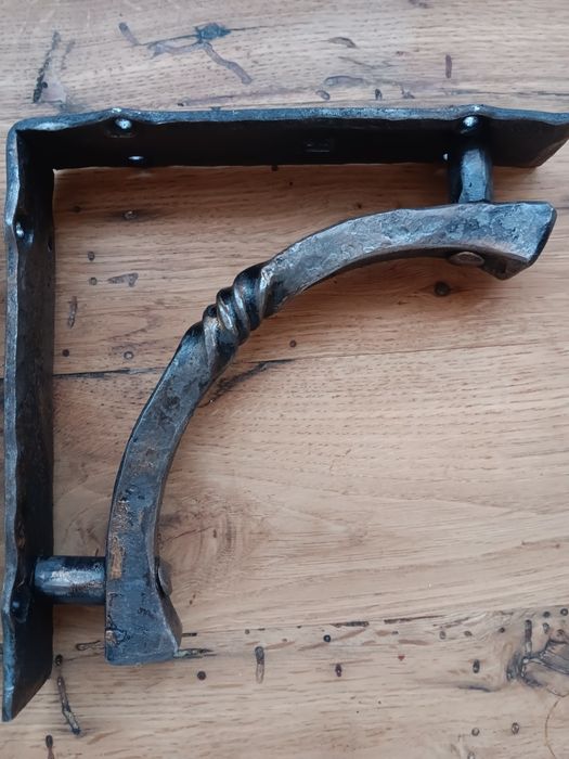 Декоративни конзоли за рафт