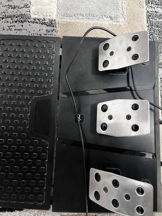 Pachet | PS4 PRO 1TB + Volan PXN V9 + FIFA18