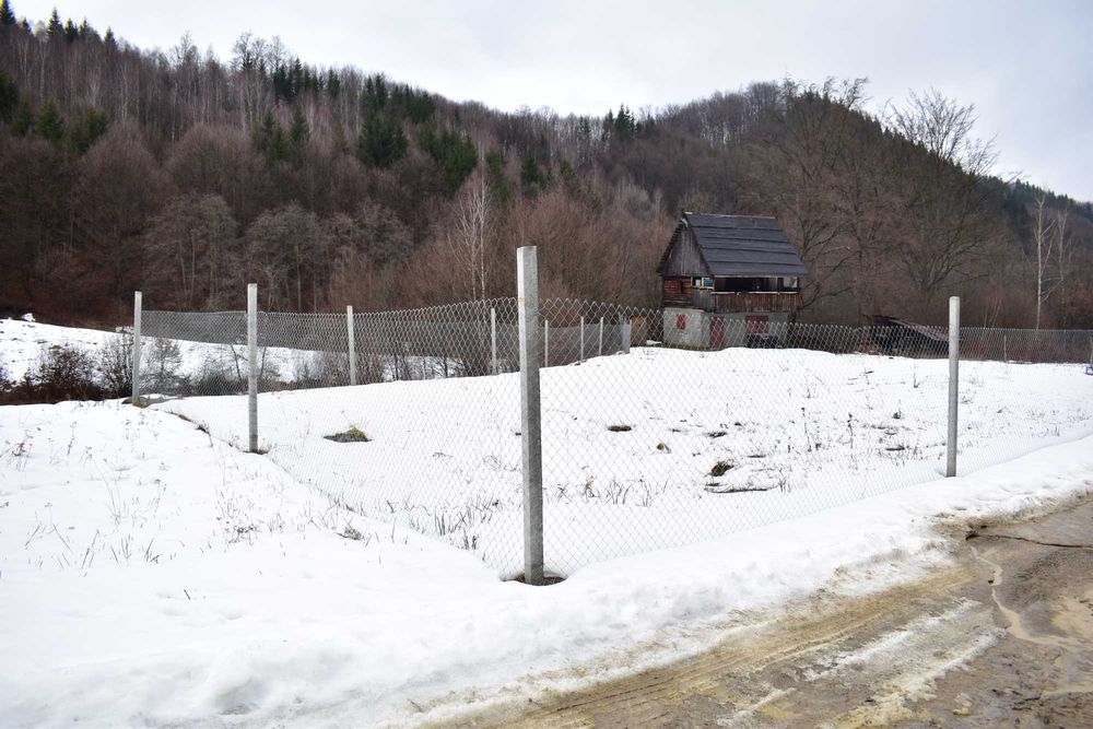 Vând teren+construcție