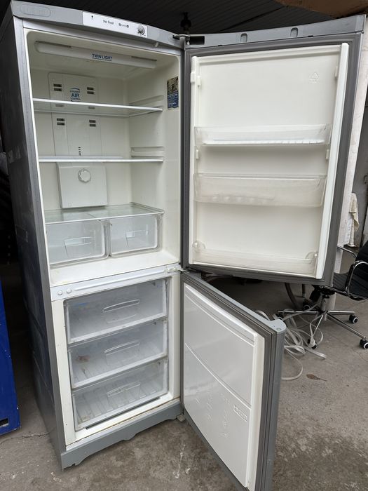 Холодильник 2х камерный