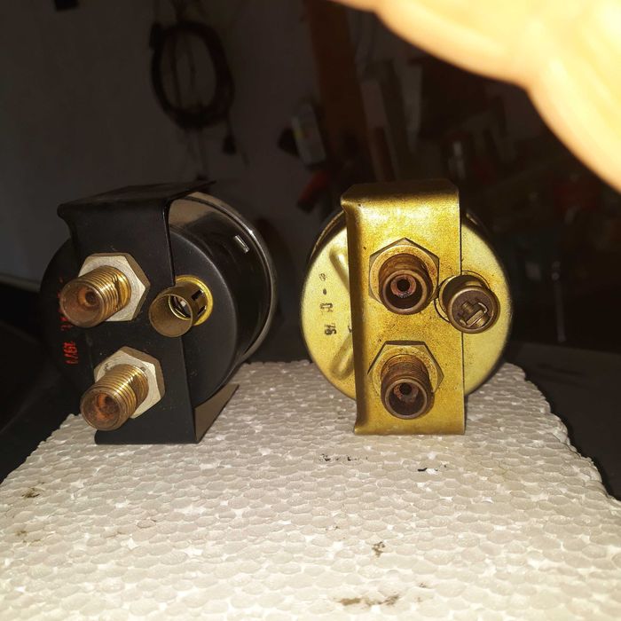 Продавам манометри за измерване на налягане и пара