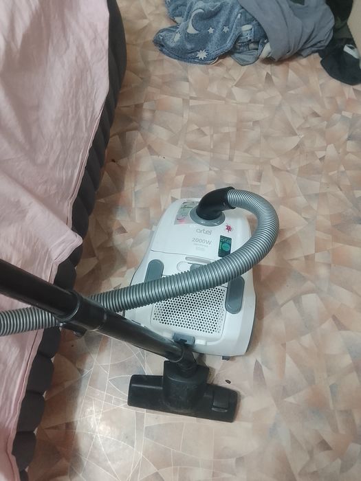 Продам пылесос Otel 2000W 
Пылесос включается, но почти не вс