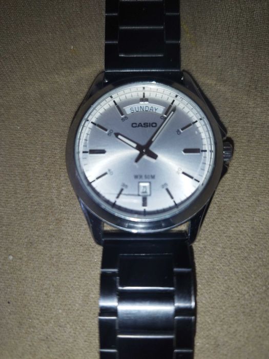 Часовник CASIO MTP-1370, с драскотина по стъклото
