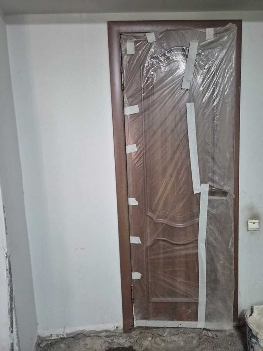 продается  деревянный дверь
