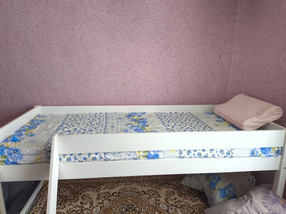 Кровать двухярустная.