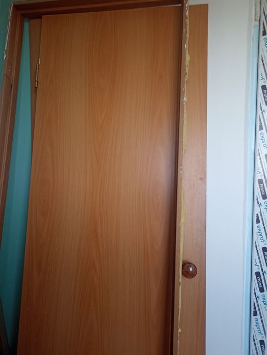 Продам двери межкомнатные ширина 70см. Высота 2 м.