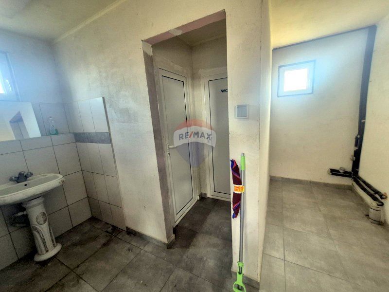 Дава се под наем Склад в с. Каменар, Област Варна - 310 кв.м за 1196.97 € - Снимка #8