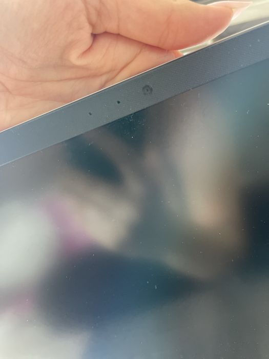 Vând laptop ASUS VivoBook X515MA, în stare foarte bună, folosit pentru activități ușoare (internet, filme, Office).