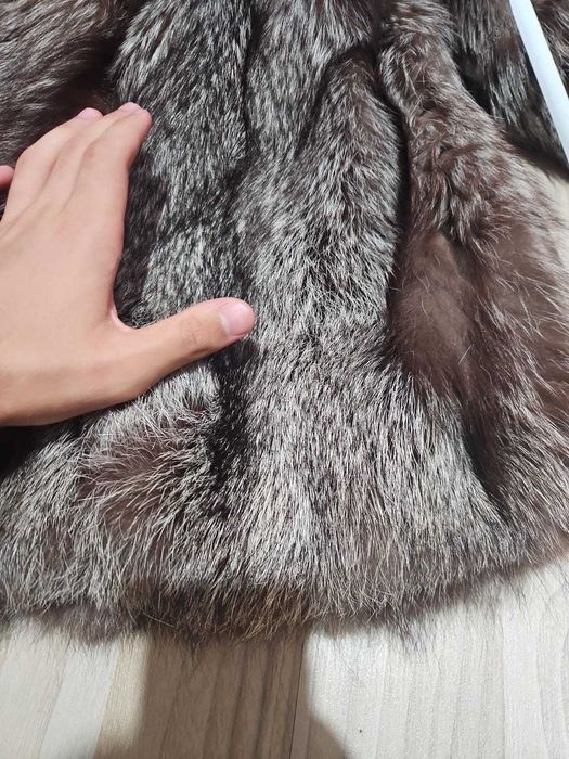 Haină din Blană Naturală de Vulpe Argintie (Silver Fox) – Stare Foarte Bună