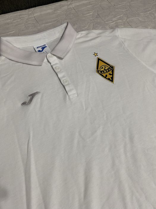 Белая поло Кайрат