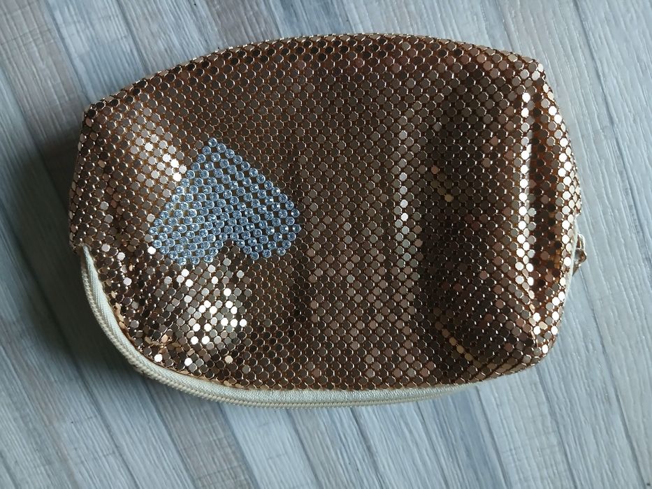 Продам косметичку,  lunch bag, браслет