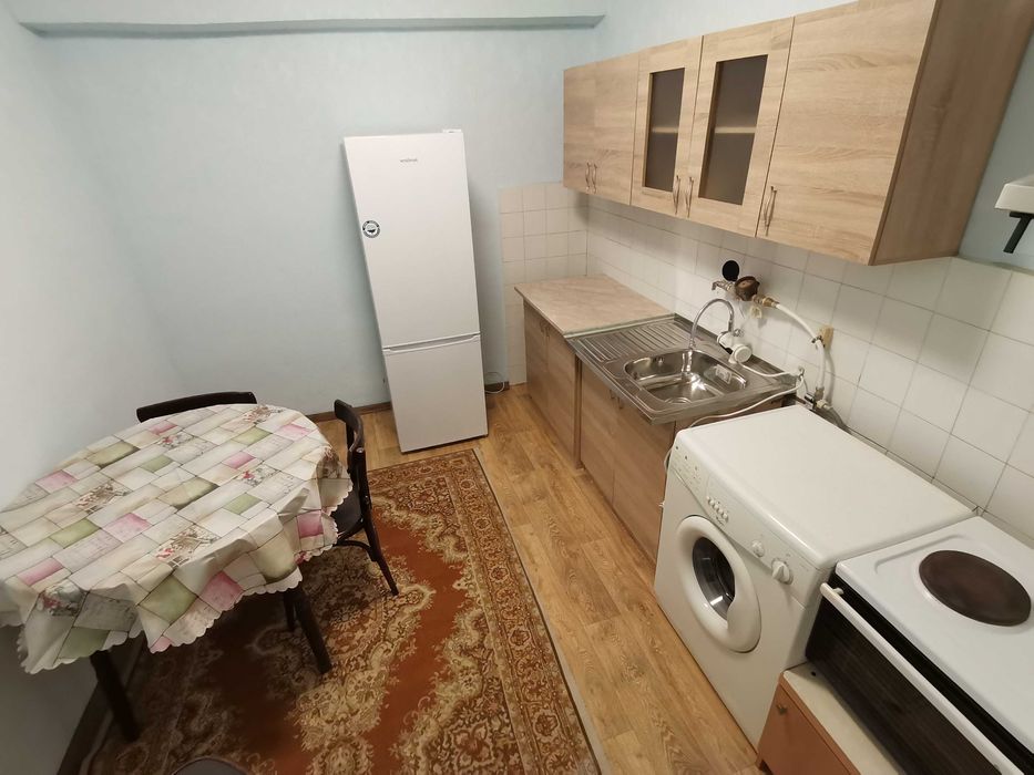 Дава се под наем Двустаен апартамент в Бургас, Славейков - 54 кв.м за 178.5 € - Снимка #2