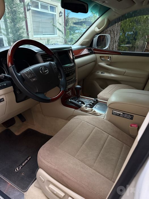 Lexus LX 570 Wite.