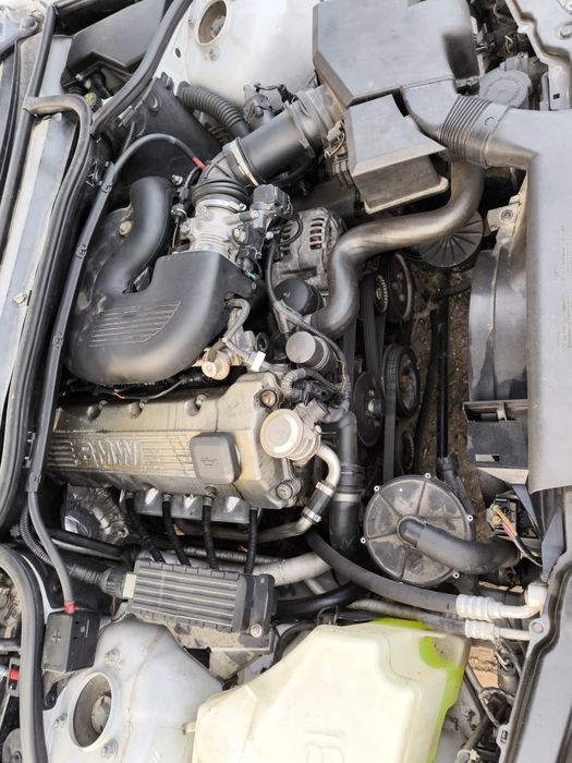 БМВ На части 318 2000г BMW