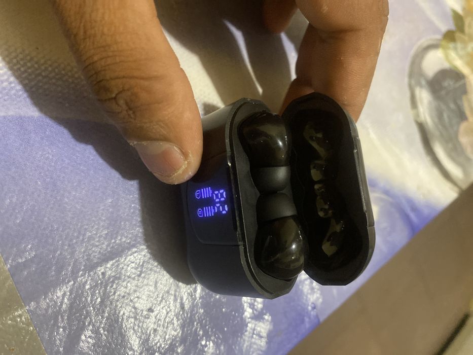 Vand căsti prin Bluetooth