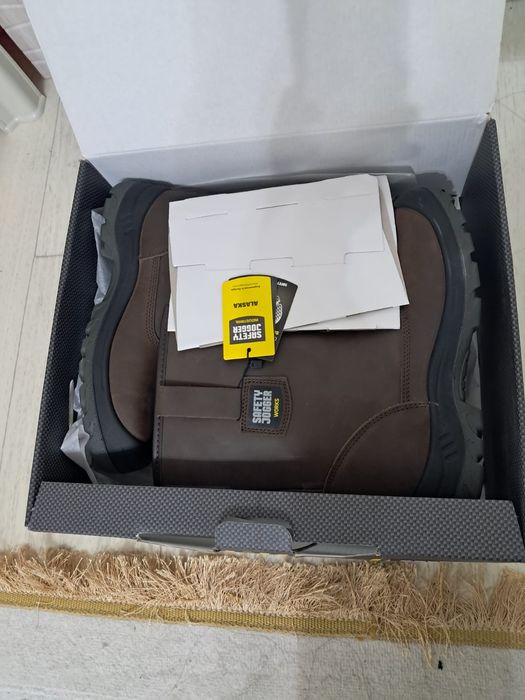 Продам спец ботинка