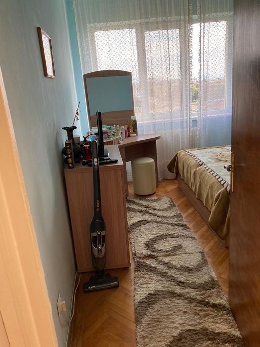 Vând apartament 3 camere cu garaj