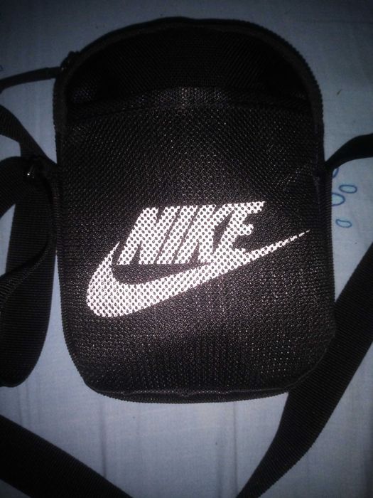 Borsetă nouă si originală !Made in Indonezia